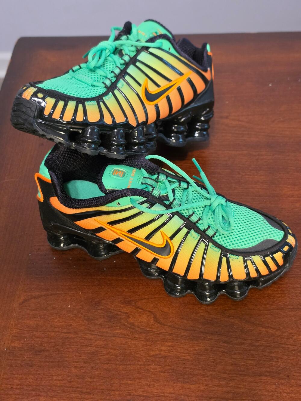 Nike Shox – Rare Gradient Green Orange Black – Youth 5Y / Women’s 6.5 – New